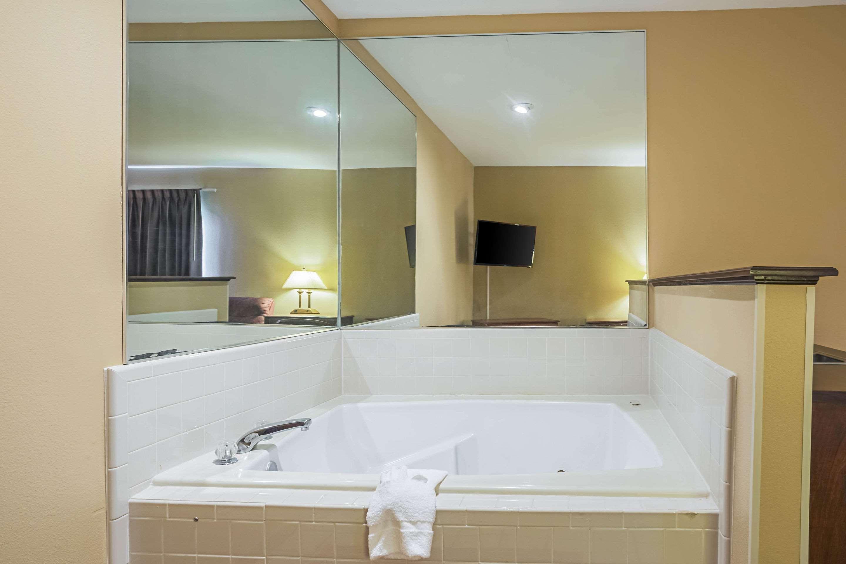 Econo Lodge Inn & Suites Ripley Εξωτερικό φωτογραφία