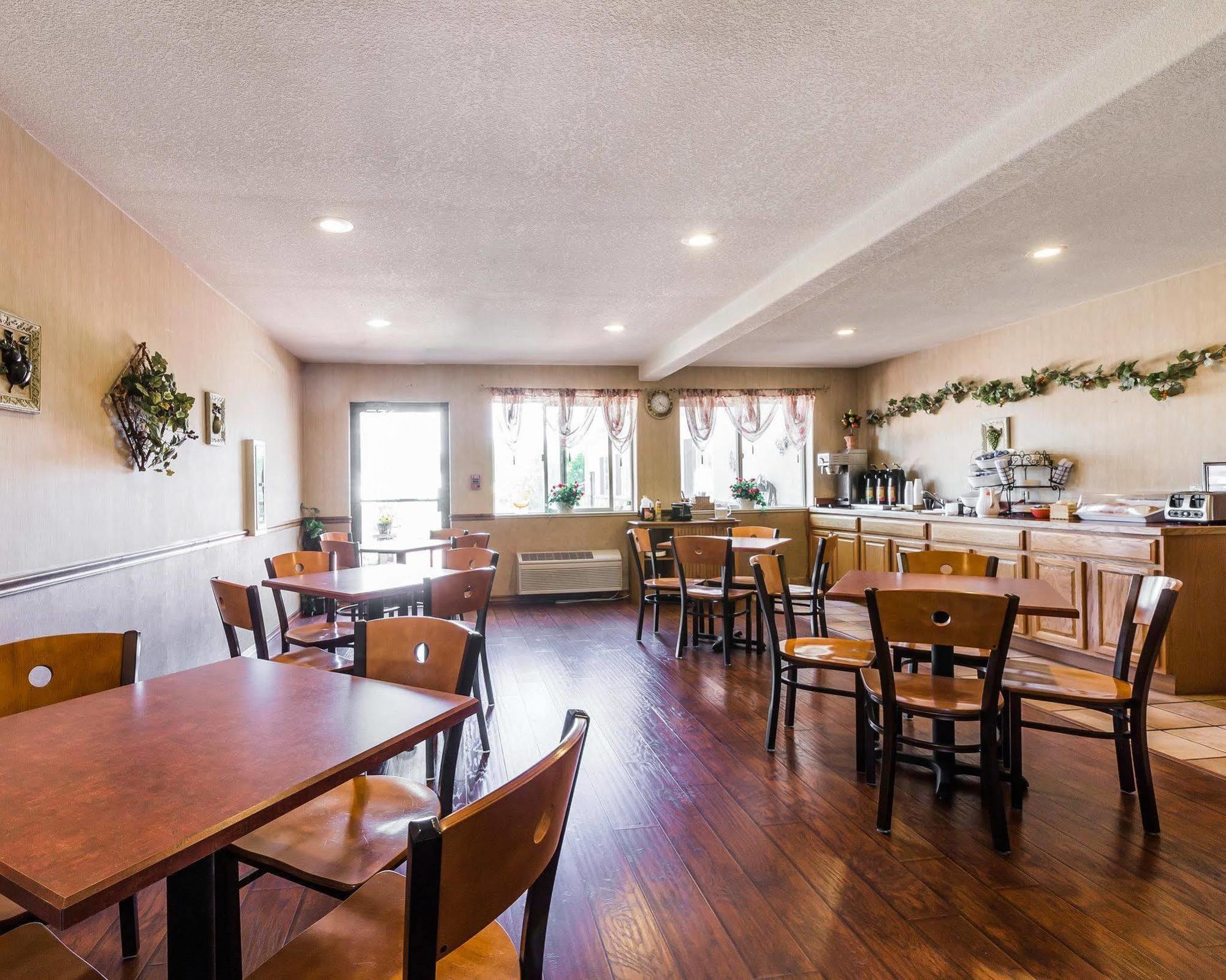 Econo Lodge Inn & Suites Ripley Εξωτερικό φωτογραφία